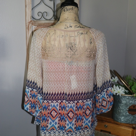 Stylish southwest pattern top with lace back! - Picture 4 of 8
